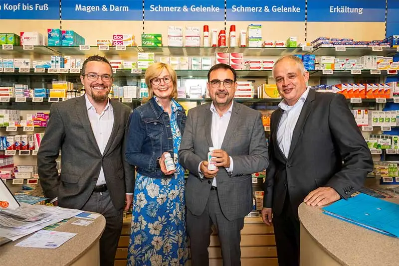 Bayerischer Gesundheitsminister Holetschek besucht PUREN Pharma & SaniPlus Apotheke